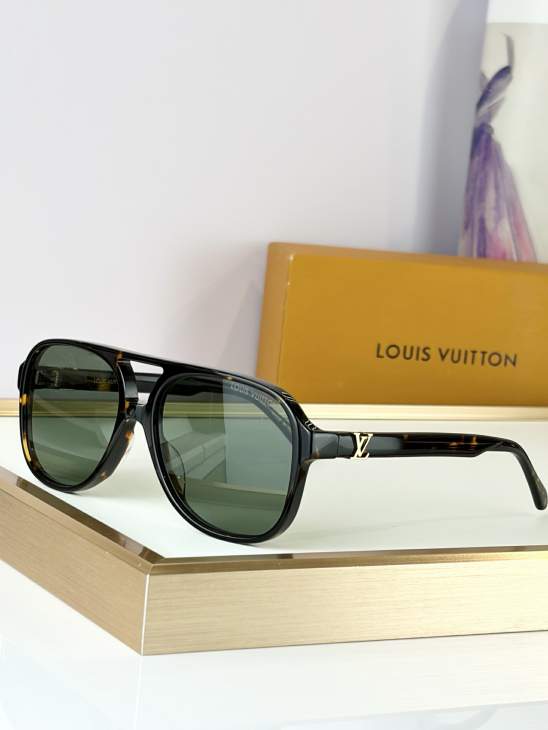 Picture of Louis Vuitton Sunglasses _SKUfw81854723fw